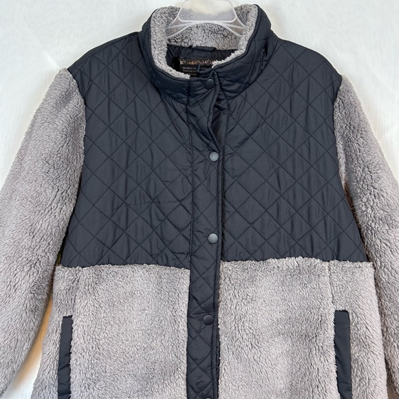 NWT Steve Madden Women’s 1X Quilted Fleece Black and Gray Jacket - Picture 3 of 12